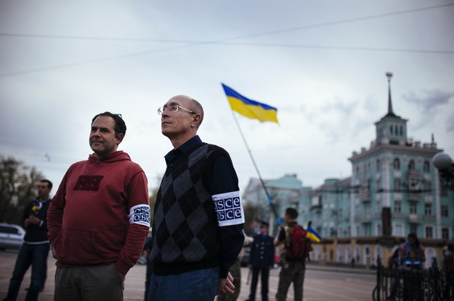 Tự vệ Slavyansk tuyên bố có gián điệp cài vào nhóm OSCE ảnh 1