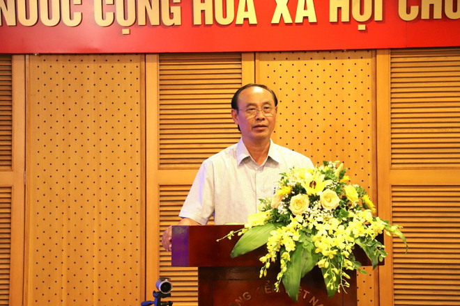 Thứ trưởng Bộ Giao thông Vận tải Lê Đình Thọ chỉ đạo tháo gỡ vướng mắc trong công tác đăng kiểm. (Ảnh: PV/Vietnam+) Chủ động nguồn nhân lực đăng kiểm để không tái diễn tình trạng ùn tắc ảnh 1