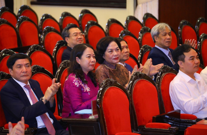 Bế giảng lớp bồi dưỡng kiến thức đối với Ủy viên BCH Trung ương Đảng ảnh 2