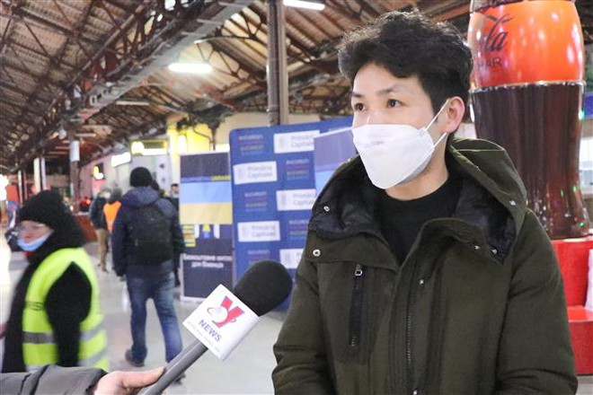 Hàng trăm người Việt từ Ukraine sơ tán an toàn sang Romania ảnh 2