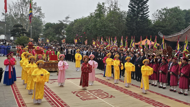 le khai hoi den mau au co2.jpg