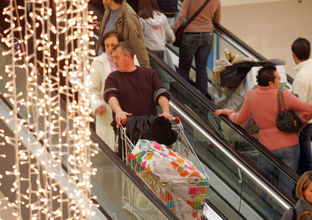 Italy: Cứ 2 gia đình thì 1 không đủ tiền chi tiêu đến hết tháng ảnh 1