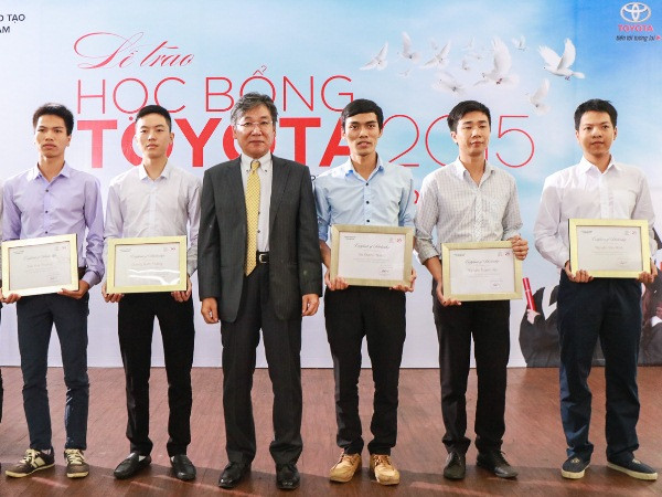 Toyota Việt Nam trao 115 suất học bổng cho sinh viên xuất sắc ảnh 1
