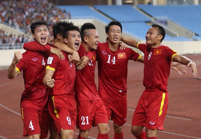 Cận cảnh pha làm bàn của Công Vinh vào lưới đội tuyển Iraq ảnh 1