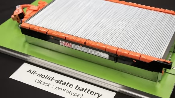 Toyota đặt mục tiêu tung ra xe điện chạy hoàn toàn bằng pin thể rắn ảnh 2