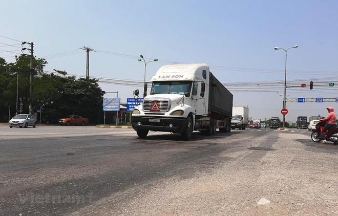 Nhu cầu vốn bảo trì đường bộ còn thiếu nên nhiều tuyến đường vẫn đưa được sửa chữa theo đúng định kỳ. (Ảnh: Việt Hùng/Vietnam+) Gần 7.600 tỷ đồng dành cho kinh phí bảo trì đường bộ năm 2022 ảnh 1