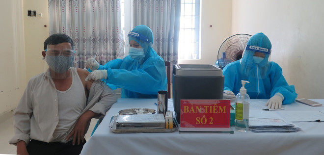 Phú Yên: Tổ chức tiêm vaccine cho người có công với cách mạng ảnh 1