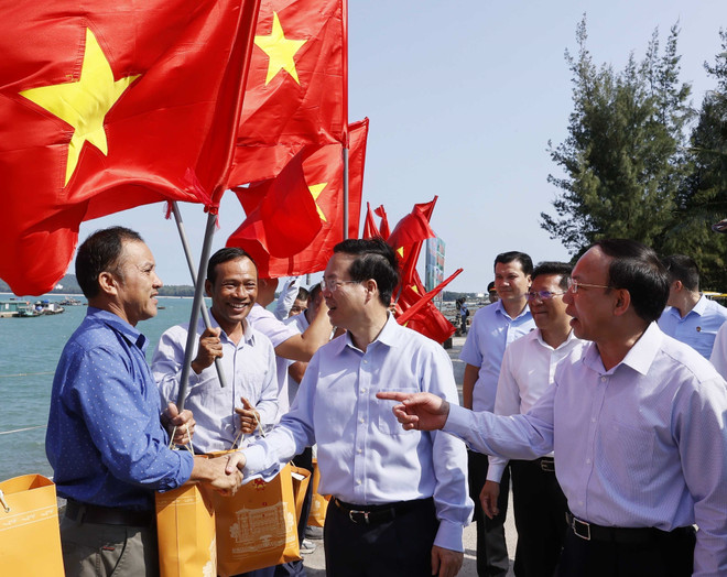 Chủ tịch nước Võ Văn Thưởng thăm quân và dân huyện đảo Cô Tô ảnh 1