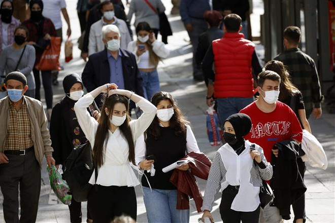 Cần tầm nhìn dài hạn khi COVID-19 "còn lâu mới kết thúc" ảnh 2