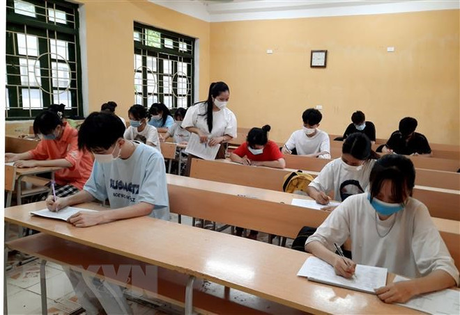 Bổ sung quy định dùng chứng chỉ miễn thi ngoại ngữ trong kỳ thi THPT ảnh 1