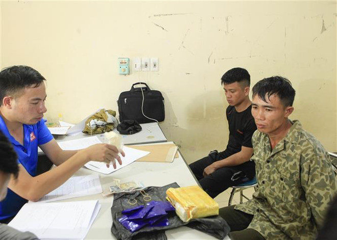 Triệt phá đường dây mua bán trái phép ma túy, thu giữ 80 bánh heroin ảnh 1