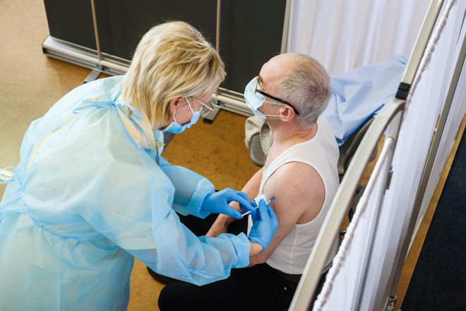 "Lập kỷ lục" về số ca mắc mới, Nga và Latvia tái áp dụng phong tỏa ảnh 1