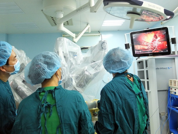 Lần đầu tiên sử dụng robot phẫu thuật ung thư gan tại Việt Nam ảnh 1
