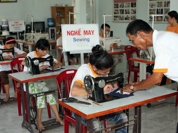 Xây trung tâm nuôi dưỡng, dạy nghề cho nạn nhân chất độc da cam ảnh 1