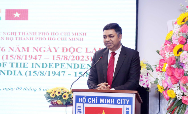 Ông Madan Mohan Sethi, Tổng Lãnh sự Ấn Độ tại Thành phố Hồ Chí Minh, phát biểu. (Ảnh: Xuân Khu/TTXVN) Lễ kỷ niệm 76 năm Ngày Độc lập Cộng hòa Ấn Độ tại TP Hồ Chí Minh ảnh 3