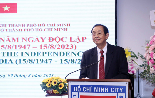 Ông Huỳnh Thành Lập, Chủ tịch Hội hữu nghị Việt Nam-Ấn Độ Thành phố Hồ Chí Minh, phát biểu chúc mừng tại Lễ kỷ niệm 76 năm Ngày Độc lập Cộng hòa Ấn Độ . (Ảnh: Xuân Khu/TTXVN) Lễ kỷ niệm 76 năm Ngày Độc lập Cộng hòa Ấn Độ tại TP Hồ Chí Minh ảnh 2