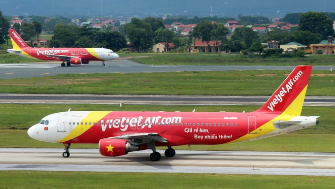 Máy bay Vietjet hạ cánh khẩn tại Nội Bài để cấp cứu hành khách ảnh 1