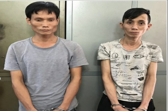Hai đối tượng Đàm Văn Trường và Hoàng Bá Phú. (Nguồn: phapluatplus.vn) Tạm giữ hình sự chủ và quản lý quán karaoke cho khách sử dụng ma túy ảnh 1