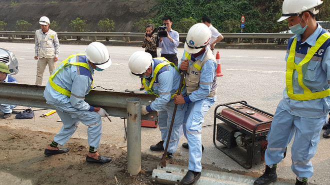 Cao tốc Nội Bài-Lào Cai: Xử lý nghiêm hành vi cố tình tháo dỡ hộ lan ảnh 1