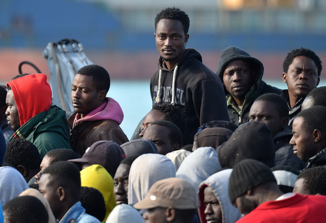 EU không áp dụng chính sách đối phó người di cư của Australia ảnh 1