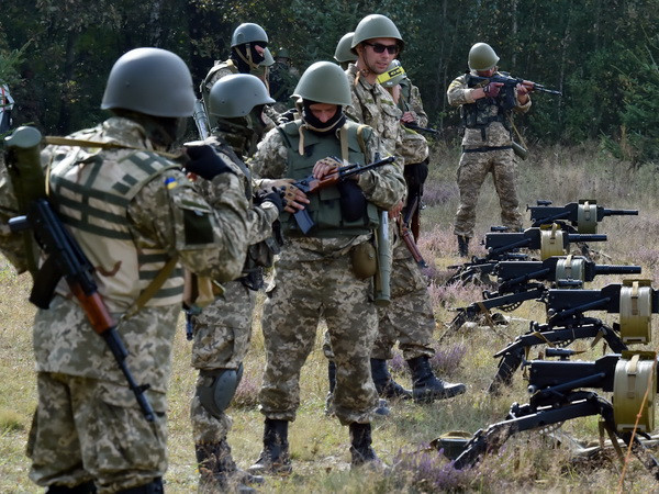 Ukraine: Lính dù ngừng bao vây căn cứ của Pravyi Sector ảnh 1