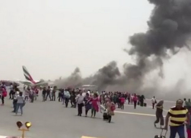 Lính cứu hỏa xả thân cứu 300 người tại vụ cháy máy bay Emirates ảnh 1