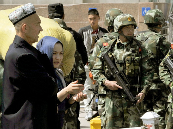 Tân Cương ban hành luật chống khủng bố địa phương đầu tiên ảnh 1