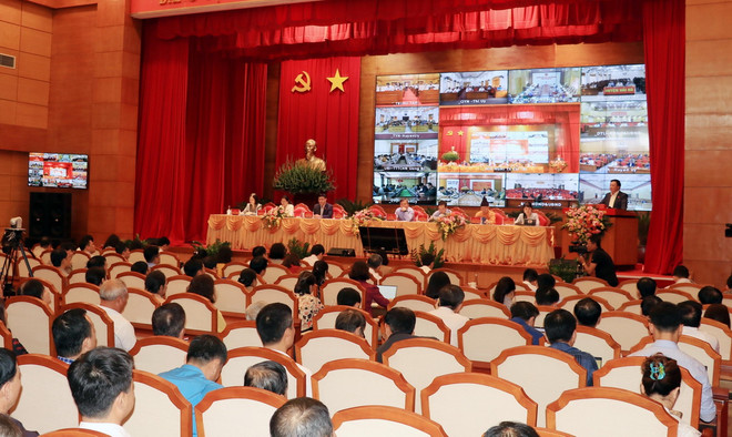 ttxvn doan_dai_bieu_quoc_hoi_tinh_quang_ninh_to_chuc_tiep_xuc_cu_tri2_resize.jpg