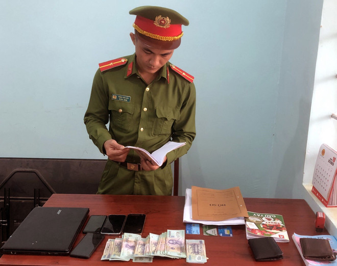 Triệt phá hai 'đường dây' cá độ bóng đá, bắt giữ nhiều đối tượng ảnh 1