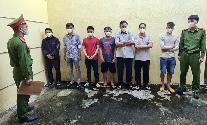 Triệt phá hai 'đường dây' cá độ bóng đá, bắt giữ nhiều đối tượng ảnh 2