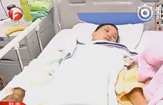  “Người hùng” giải cứu bé gái: Đối mặt chỉ trích vì bịa đặt ảnh 1