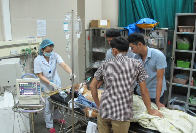 Vụ ngộ độc ở Ninh Bình: Vẫn còn 3 bệnh nhân phải điều trị tích cực ảnh 1