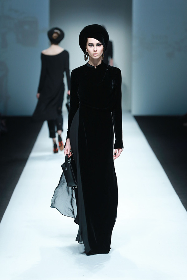 Áo tứ thân và nón quai thao lên sàn diễn thời trang Thượng Hải ảnh 9