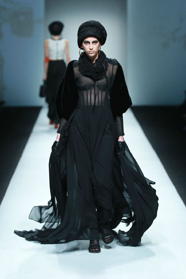 Áo tứ thân và nón quai thao lên sàn diễn thời trang Thượng Hải ảnh 3