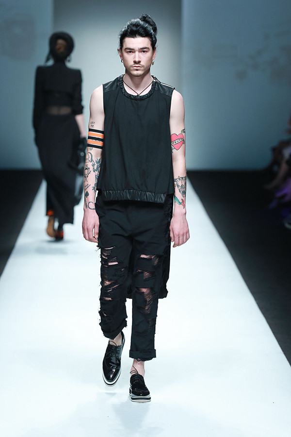 Áo tứ thân và nón quai thao lên sàn diễn thời trang Thượng Hải ảnh 7