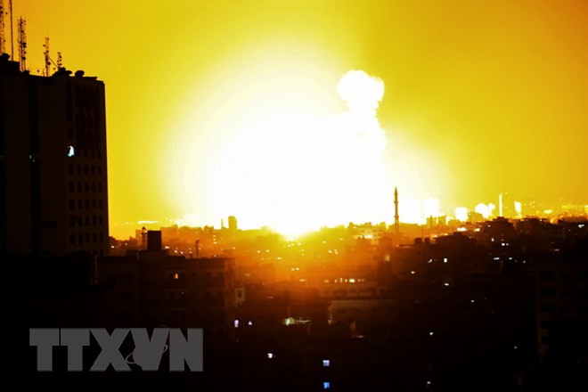 Quân đội Israel tấn công 2 vị trí quân sự của Hamas ở Gaza ảnh 1