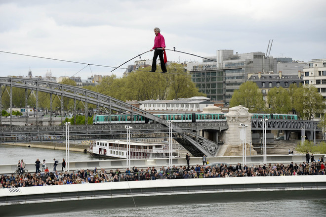 [Photo] Rụng tim với màn trình diễn đi thăng bằng trên dây ảnh 1