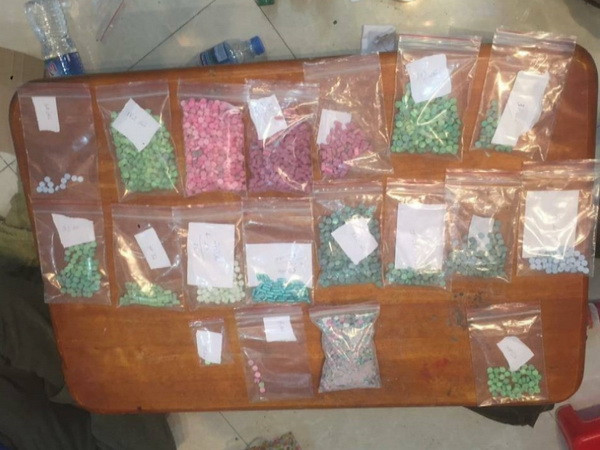 Thanh Hóa: Bắt giữ đối tượng vận chuyển ma túy đá và hồng phiến ảnh 1