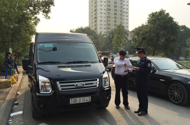 Xe Limousine “núp bóng” hợp đồng vào nội đô đón, trả khách ảnh 1
