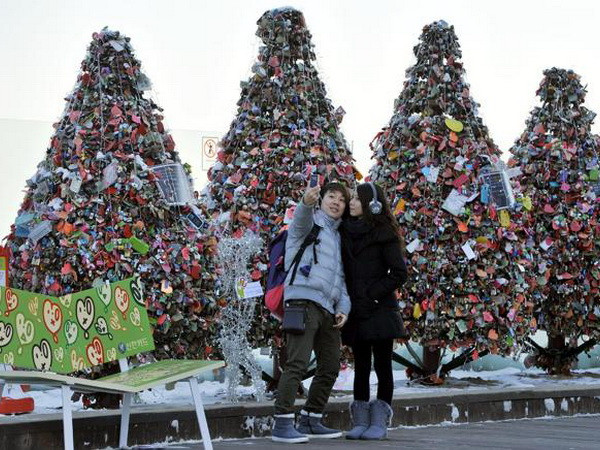 Pháp: Cây cầu có nguy cơ sập vì 700.000 ổ khóa tình yêu ảnh 4