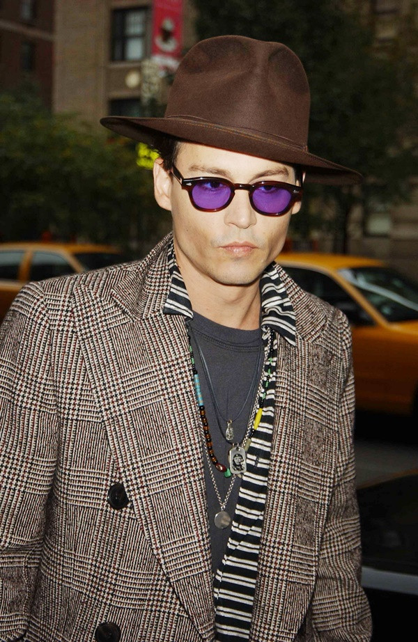 Johnny Depp - ông hoàng rách rưới mê phụ kiện và trang sức ảnh 6