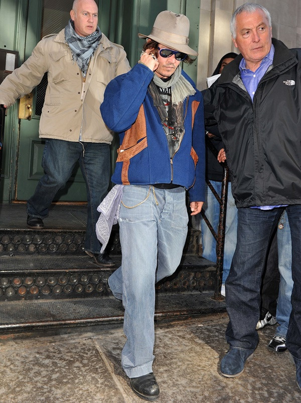 Johnny Depp - ông hoàng rách rưới mê phụ kiện và trang sức ảnh 11