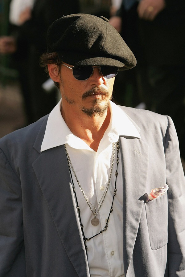 Johnny Depp - ông hoàng rách rưới mê phụ kiện và trang sức ảnh 7