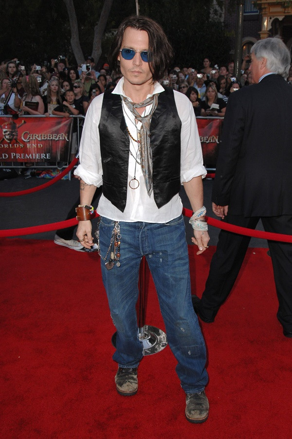 Johnny Depp - ông hoàng rách rưới mê phụ kiện và trang sức ảnh 9