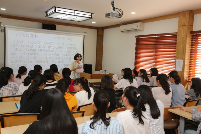 Cô giáo người Nhật Bản với tình yêu áo dài, đàn bầu và Việt Nam ảnh 1