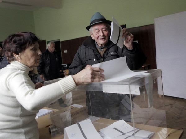 Gần 6,8 triệu cử tri đã tham gia bỏ phiếu bầu tổng thống Bulgaria ảnh 1