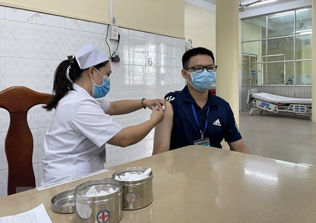 (Ảnh: Lê Xuân/TTXVN) Yên Bái tiêm phòng COVID-19 cho các đối tượng có nguy cơ lây nhiễm cao ảnh 1