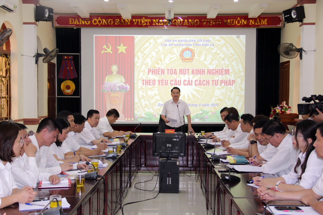 Sơn La: Phiên tòa mẫu xét xử vụ án mua bán trái phép 6 bánh heroin ảnh 1