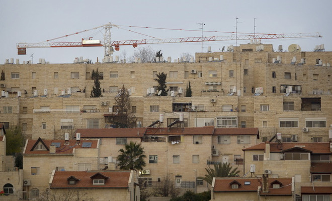 Khu định cư cho người Do Thái ở Jerusalem. (Nguồn: AP/TTXVN) Ông Trump nghĩ việc Israel xây nhà định cư không đáng bị chỉ trích ảnh 1