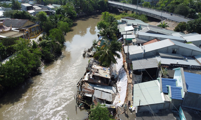 Đồng Tháp: Khẩn trương khắc phục vụ sạt lở ven kênh Đốc Phủ Hiền ảnh 3